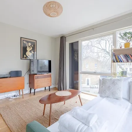 & Modern 1bd Flat With Balcony Hackney! * London