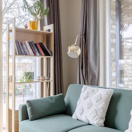 & Modern 1bd Flat With Balcony Hackney!