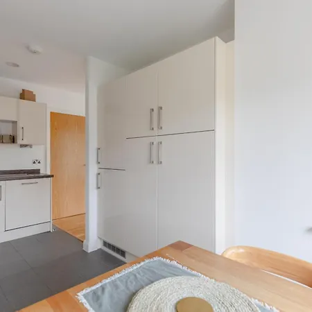 & Modern 1bd Flat With Balcony Hackney! Apartment *