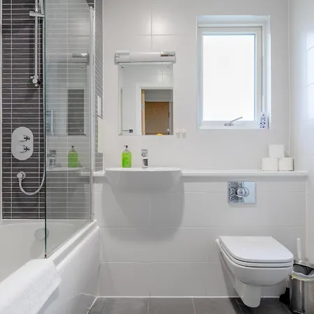 Apartment & Modern 1bd Flat With Balcony Hackney! *