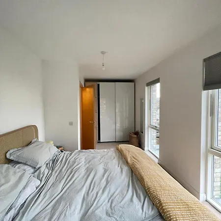 & Modern 1bd Flat With Balcony Hackney! Apartment London