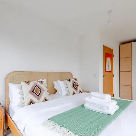 Apartment & Modern 1bd Flat With Balcony Hackney!