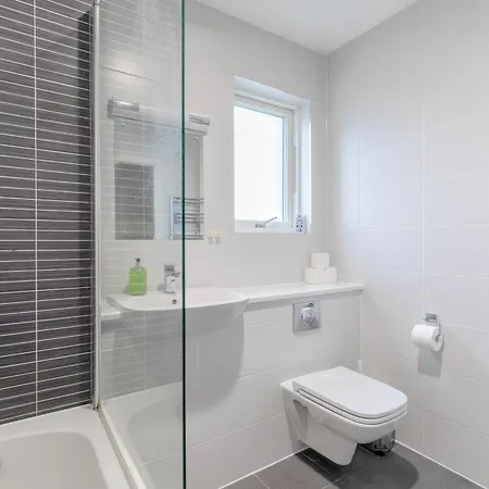 & Modern 1bd Flat With Balcony Hackney! Apartment London