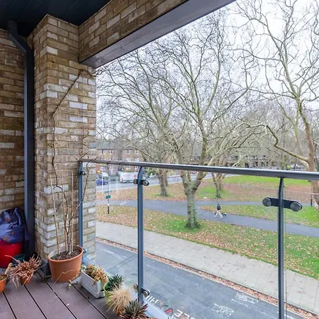 Apartment & Modern 1bd Flat With Balcony Hackney! London