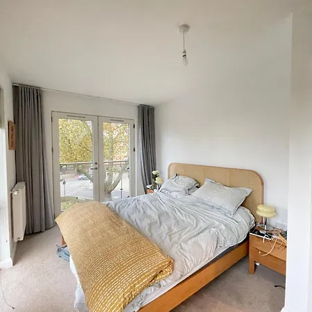 & Modern 1bd Flat With Balcony Hackney! * London