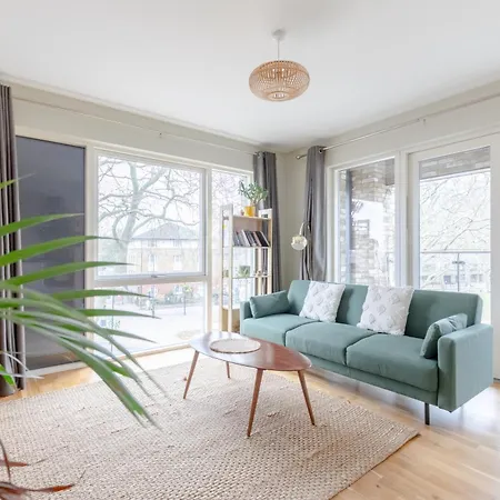 & Modern 1bd Flat With Balcony Hackney! Apartment