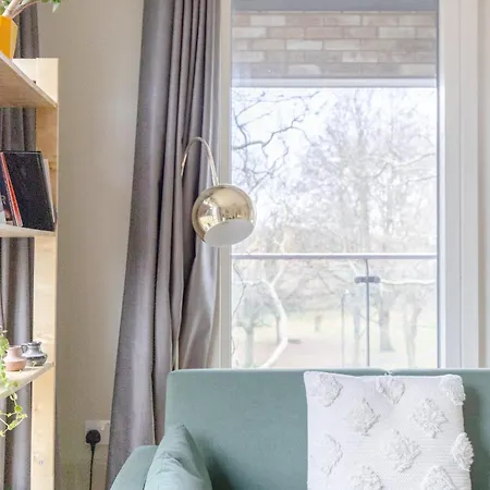 & Modern 1bd Flat With Balcony Hackney! Apartment *