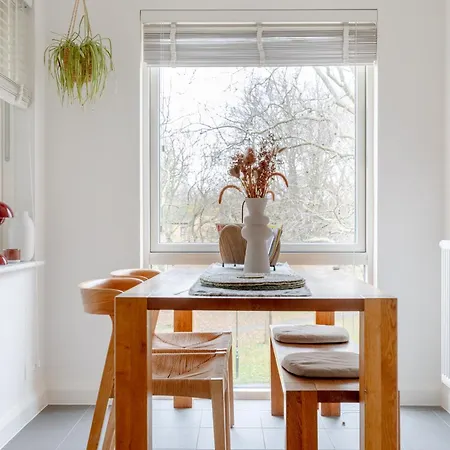 & Modern 1bd Flat With Balcony Hackney! Apartment London