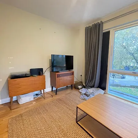 Apartment & Modern 1bd Flat With Balcony Hackney! London