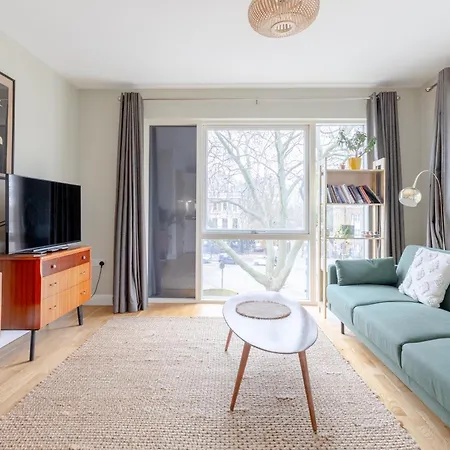 & Modern 1bd Flat With Balcony Hackney! *