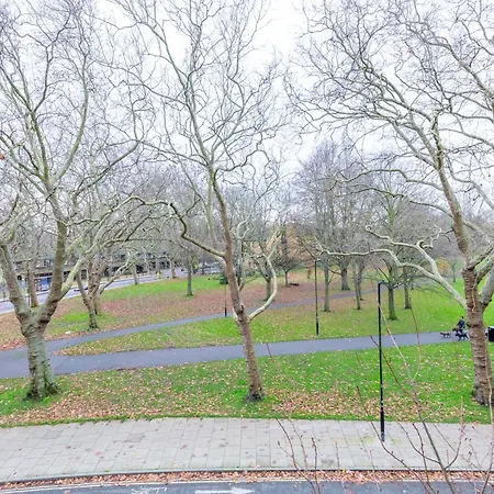 & Modern 1bd Flat With Balcony Hackney! Apartment