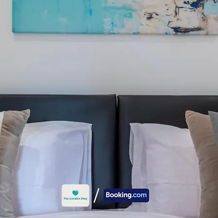 Serviced London,4 Bed House,sleeps 7 On 4 Or 7 Beds,4 Car Driveway,wifi,the London Short Let Heathrow,long Term Welcome Holiday home Hounslow