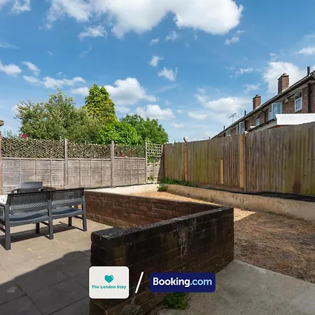 Serviced London,4 Bed House,sleeps 7 On 4 Or 7 Beds,4 Car Driveway,wifi,the London Short Let Heathrow,long Term Welcome * Hounslow