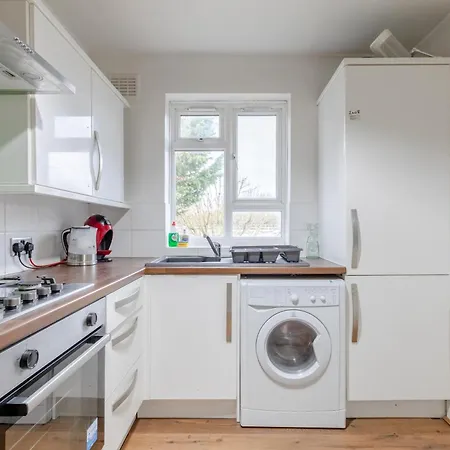 Spacious 1bd Flat - 4 Mins To Regent's Canal! *