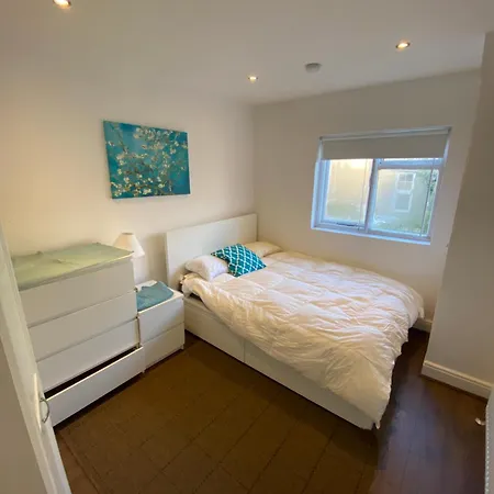 Radiant And Roomy 2bd Flat - Fulham! Apartamento