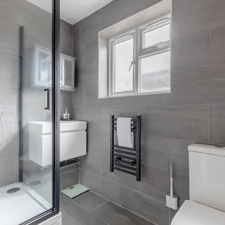 Apartment Spacious 1bd Flat - 4 Mins To Regent's Canal!