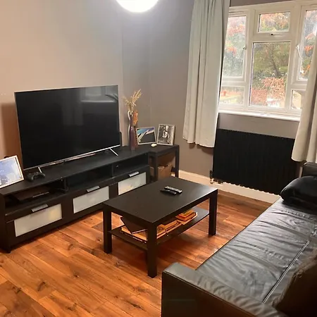 Spacious 1bd Flat - 4 Mins To Regent's Canal! *