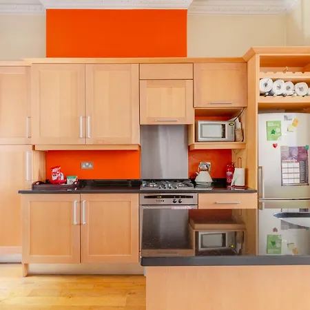 Inviting 1bd Hideaway Kensington Olympia! London