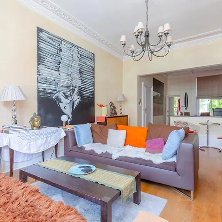 Inviting 1bd Hideaway Kensington Olympia! Apartment *
