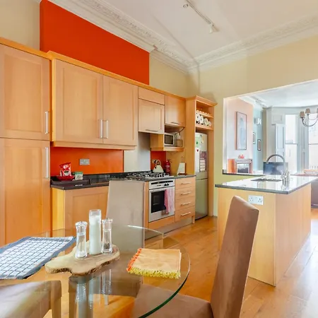 Inviting 1bd Hideaway Kensington Olympia! *