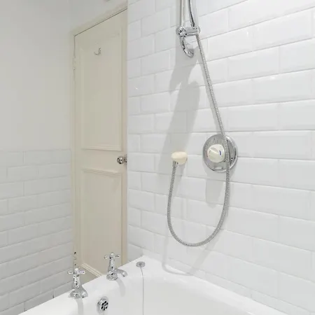 Inviting 1bd Hideaway Kensington Olympia!