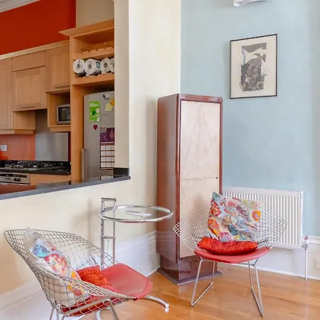 Inviting 1bd Hideaway Kensington Olympia!