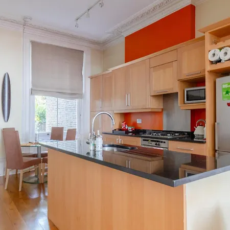 Apartment Inviting 1bd Hideaway Kensington Olympia! *