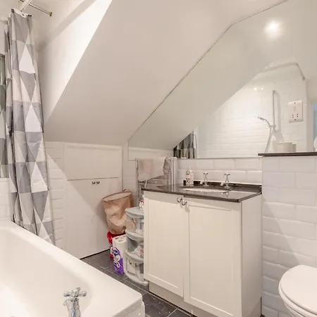 Inviting 1bd Hideaway Kensington Olympia! Apartment