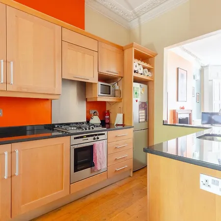 Inviting 1bd Hideaway Kensington Olympia! *