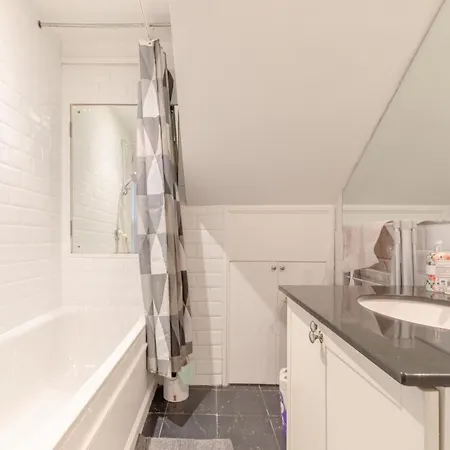 Inviting 1bd Hideaway Kensington Olympia!