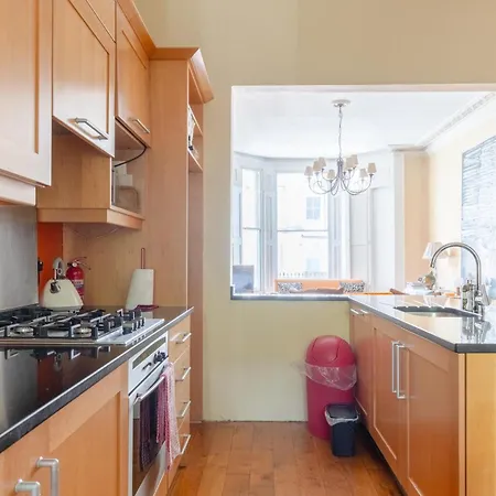 Inviting 1bd Hideaway Kensington Olympia! Apartment *