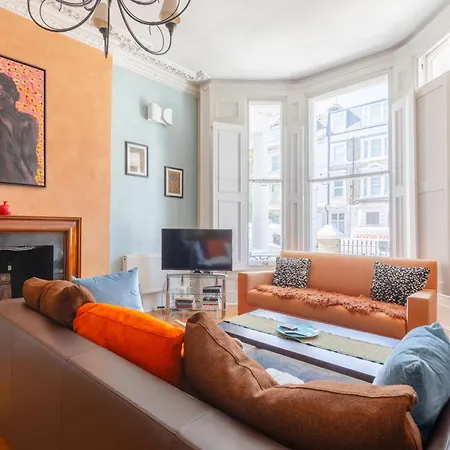 Inviting 1bd Hideaway Kensington Olympia! * London