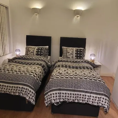 1 Bed, G-floor Close To O2, Excel And Airport *