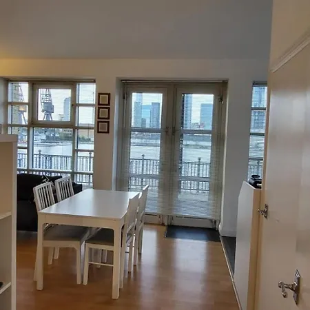 1 Bed, G-floor Close To O2, Excel And Airport Appartement *