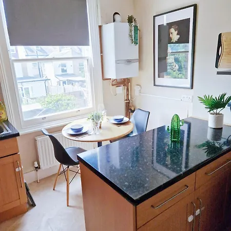 Stylish 1-bed Flat In Willesden With Private Patio * London