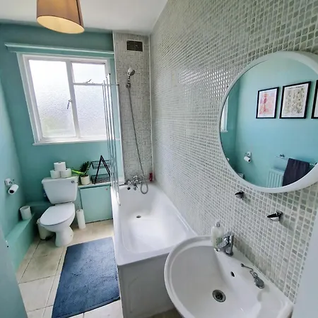 Stylish 1-bed Flat In Willesden With Private Patio *