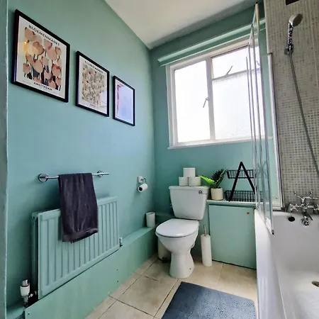 Stylish 1-bed Flat In Willesden With Private Patio London
