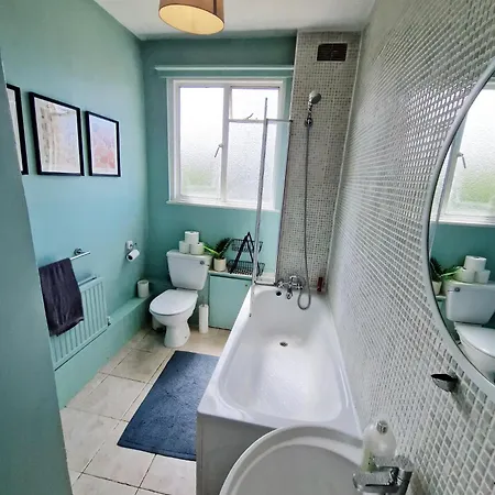 Stylish 1-bed Flat In Willesden With Private Patio
