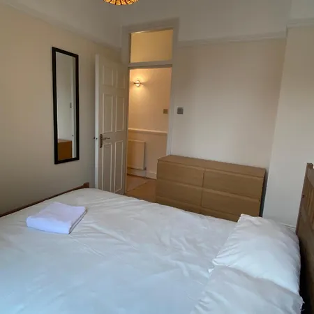Roomy 3bd By Hampstead Heath! * London
