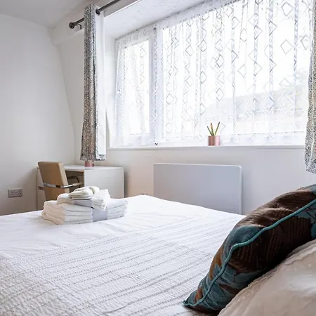 Docklands Near Excel And Airport 2 Double Ensuites For Up To 4 People * London