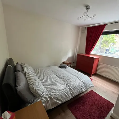 20mins To Bakerst, Harry Potter & Wembley Stadium! Apartment Northwood (Greater London)