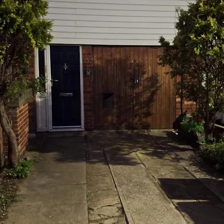 Docklands Near Excel And Airport 2 Double Ensuites For Up To 4 People Homestay