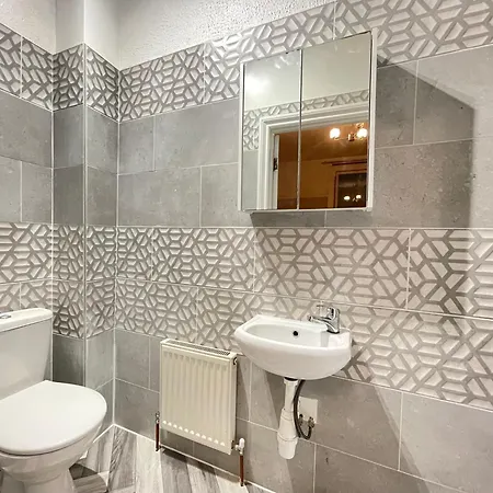 With Private Bathroom And Shared Kitchen Homestay Purley