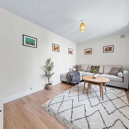 Apartment Beautiful 1 Bed Close To Amenities