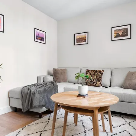 Apartment Beautiful 1 Bed Close To Amenities