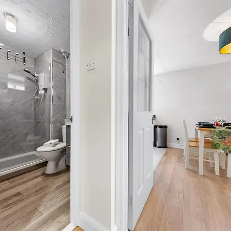 Beautiful 1 Bed Close To Amenities Apartment