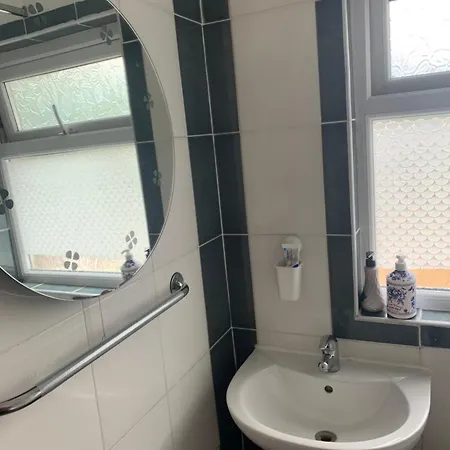 Small Single Boxroom Ovo Wembley Stadium Homestay