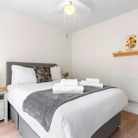 Beautiful 1 Bed Close To Amenities Apartment