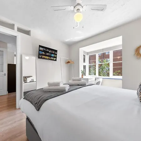 Apartment Beautiful 1 Bed Close To Amenities