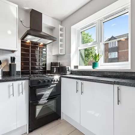 Apartment Beautiful 1 Bed Close To Amenities *